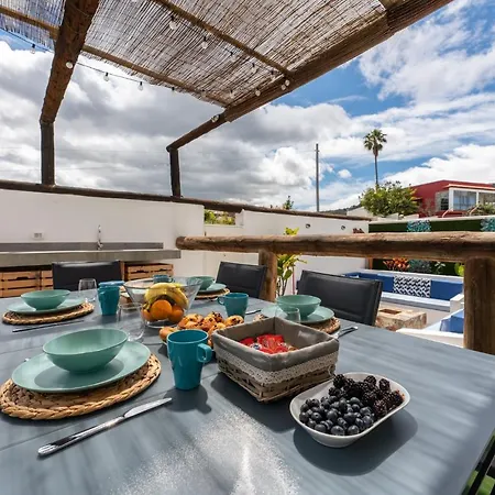 Villa Dejablue. Rural Junto Al Mar Y La Montana
