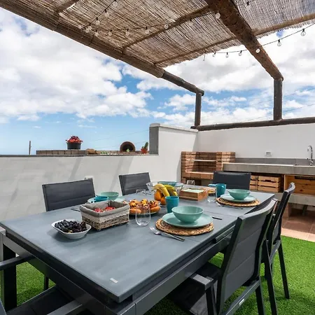 Villa Dejablue. Rural Junto Al Mar Y La Montana