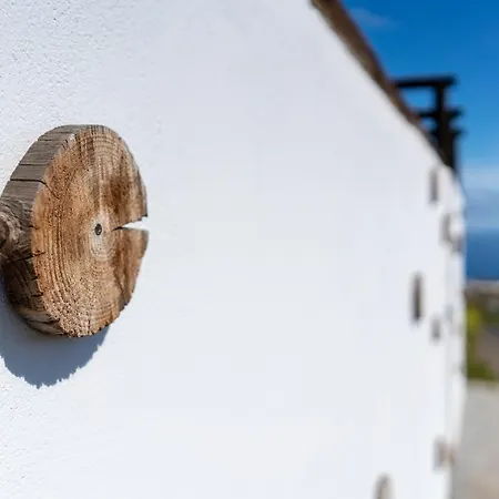 Villa Dejablue. Rural Junto Al Mar Y La Montana *